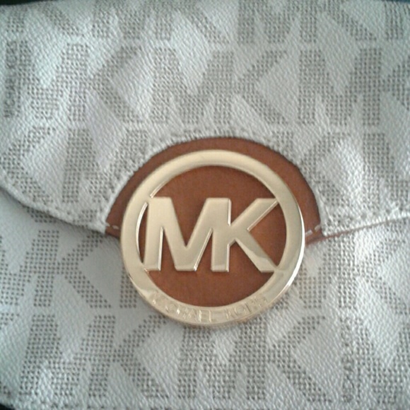 New  Cross Body Michael kors - Picture 2 of 5